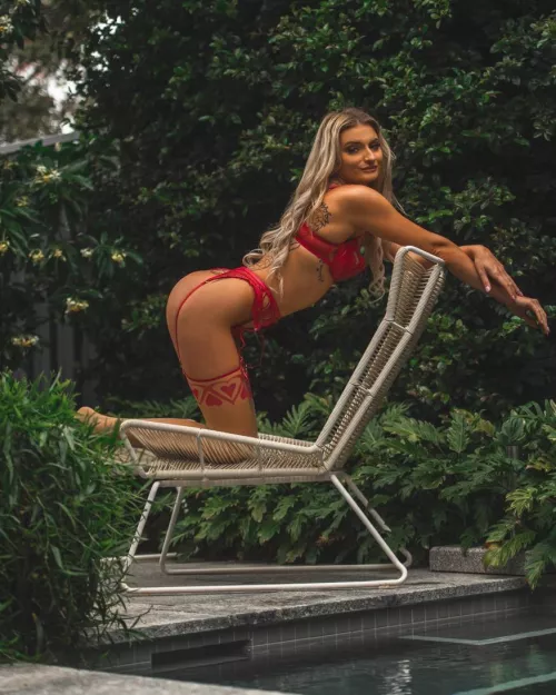 I'm petite but your 🍌 size fits mine! 😜😈