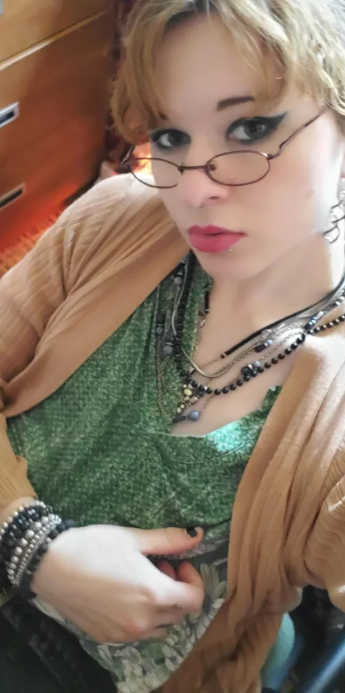 It's giving librarian 🥰📚