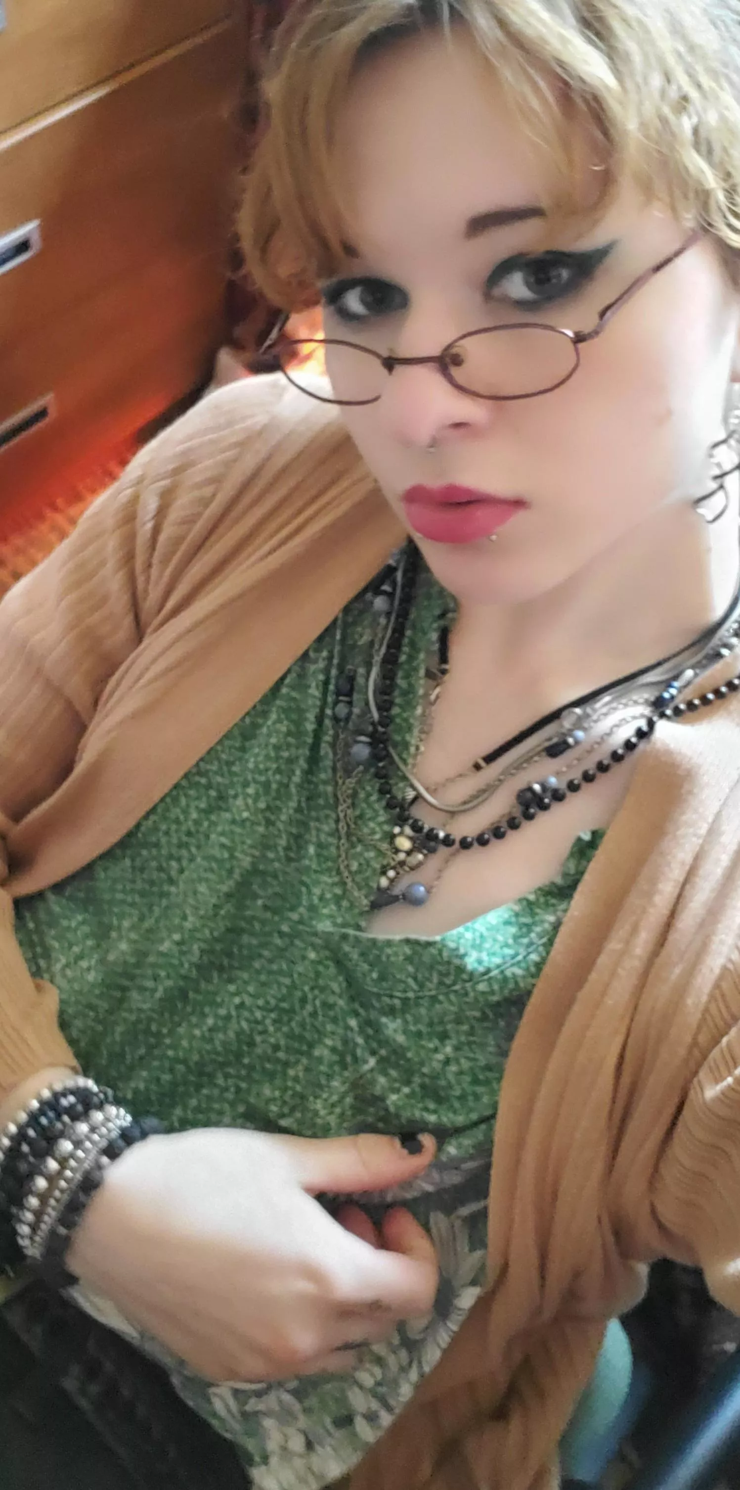 It's giving librarian 🥰📚