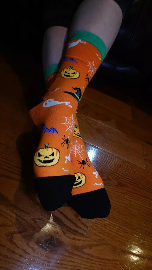 So happy for my new pair of halloween socks!!!