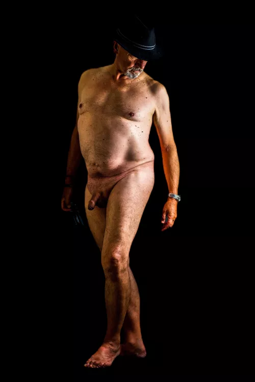 Stand and reflect (male full body)