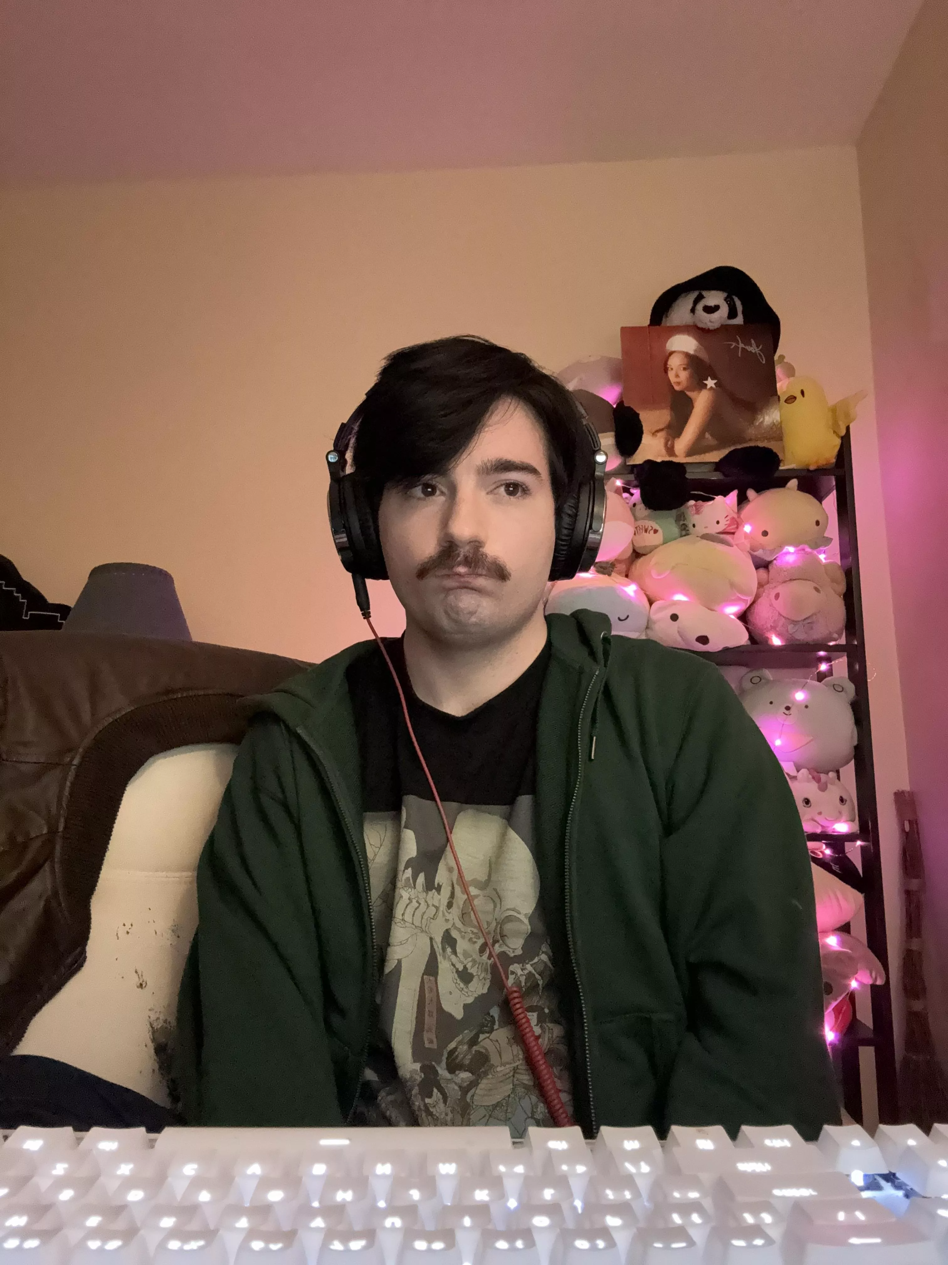 Stuck in bed today, so enjoy a photo of me a few days ago <3 stay healthy everyone!! Stuck in bed today, so enjoy a photo of me a few days ago <3 stay healthy everyone!!