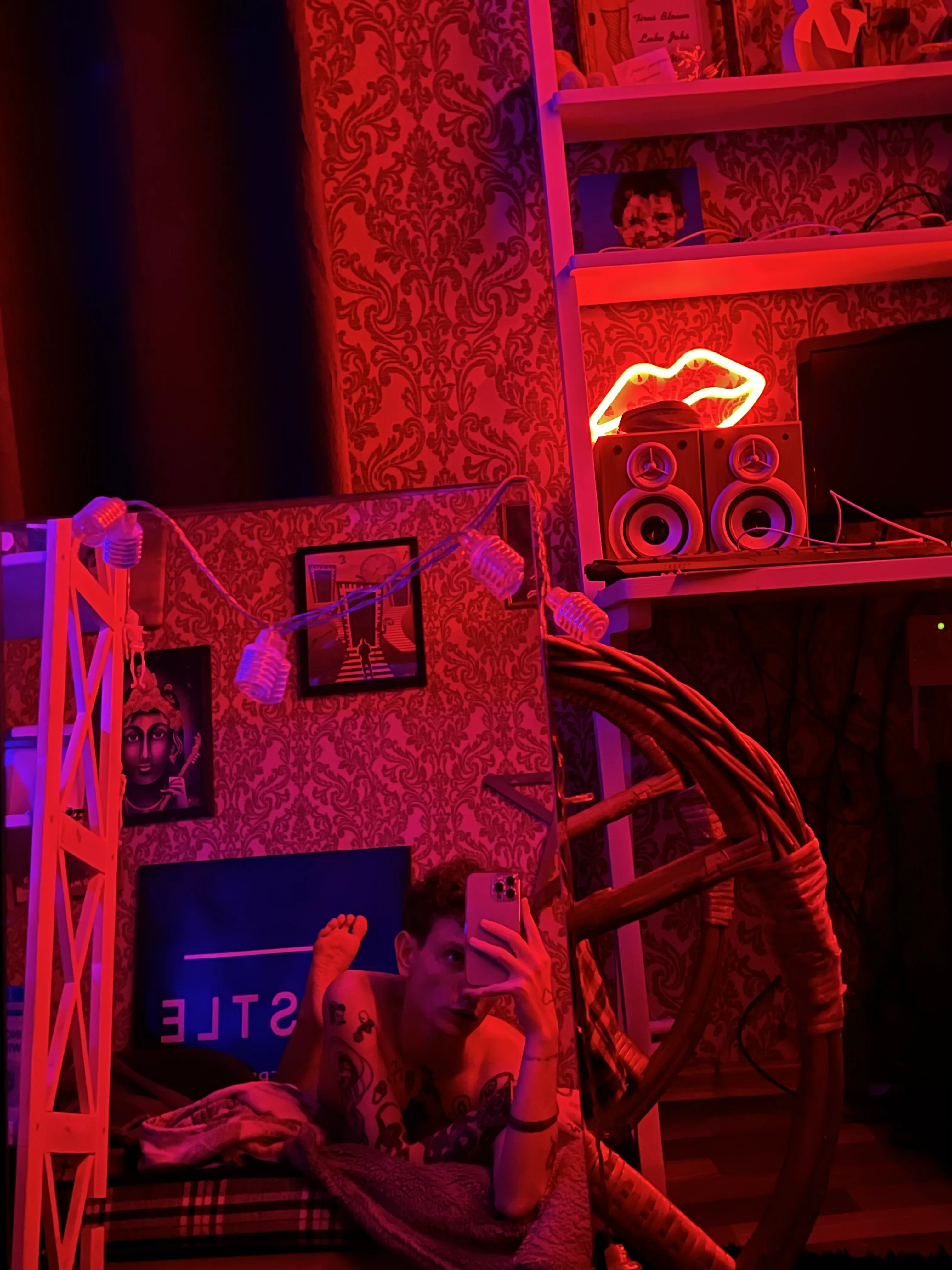 Thinking about what dress should i wear on Halloween