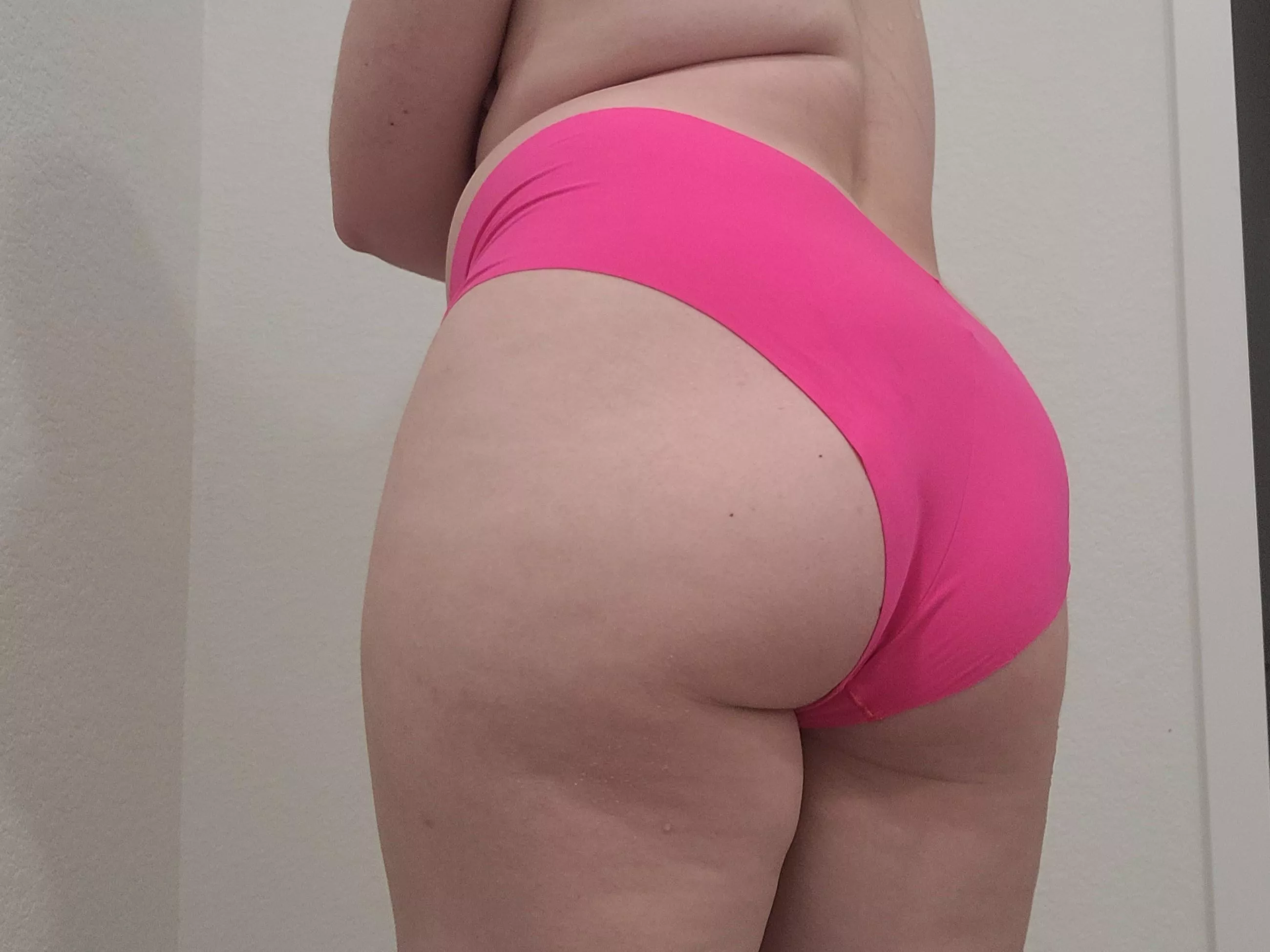 This barbie has a phat ass [f]