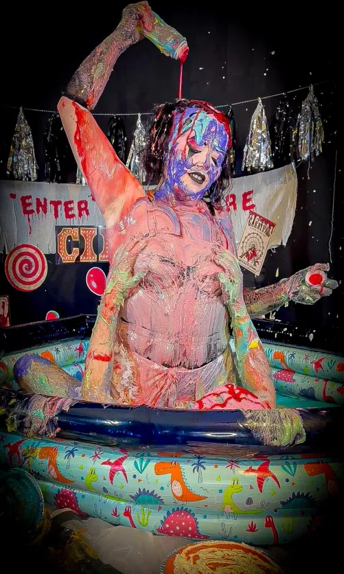 Would you be able to keep your hands to yourself? 🎯💦