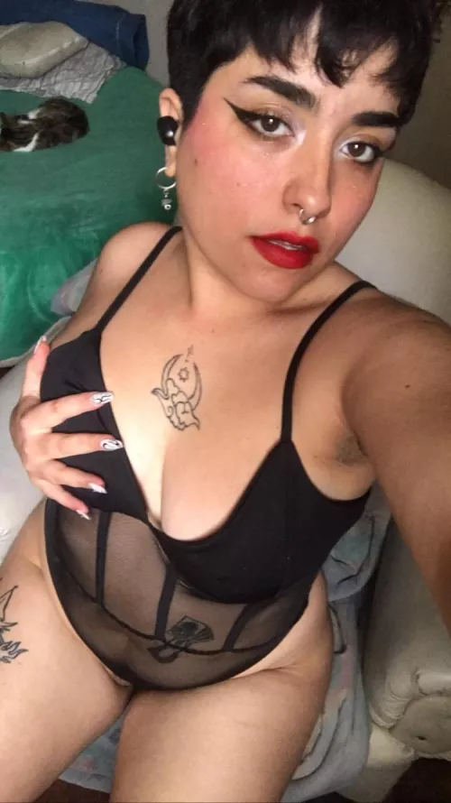 You like my nails babe?