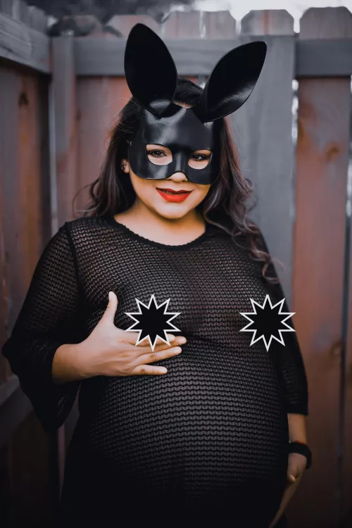 8 Month Pregnant MILF Here