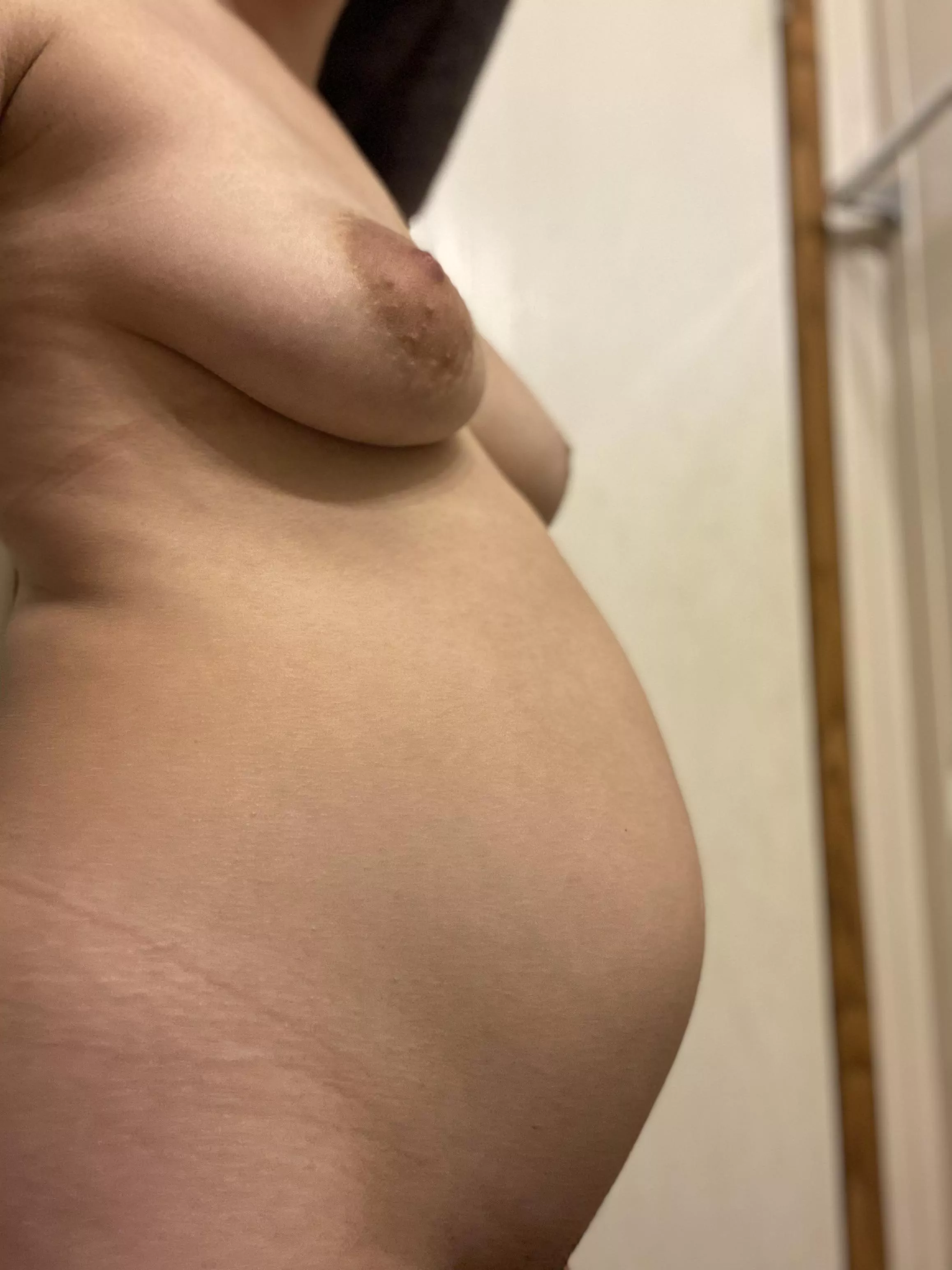 Can’t believe how fast my pregnant belly is growing