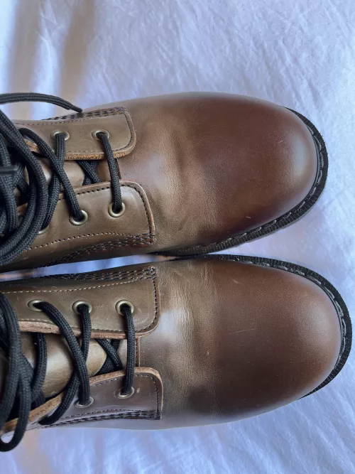 Does anyone know what causes this lighter area where toe cap bends ?