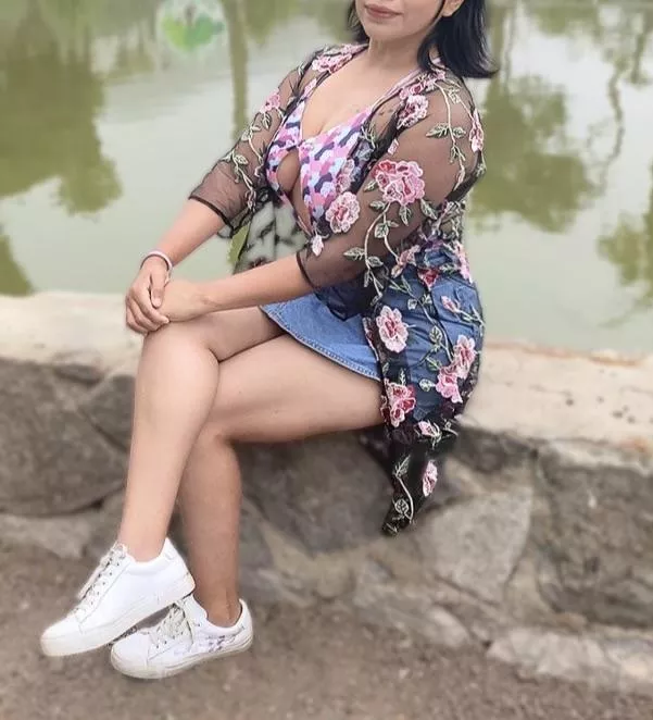 (F) hope you like the outfit i chose for today :)