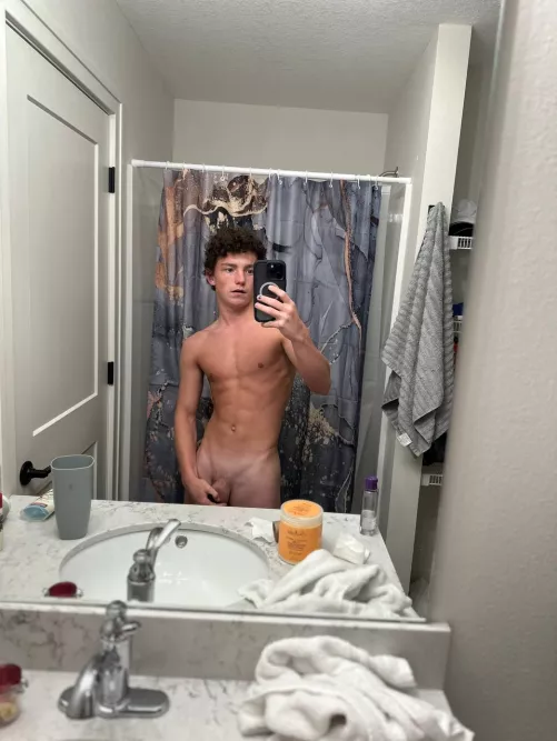 guess what makes me horny 😏