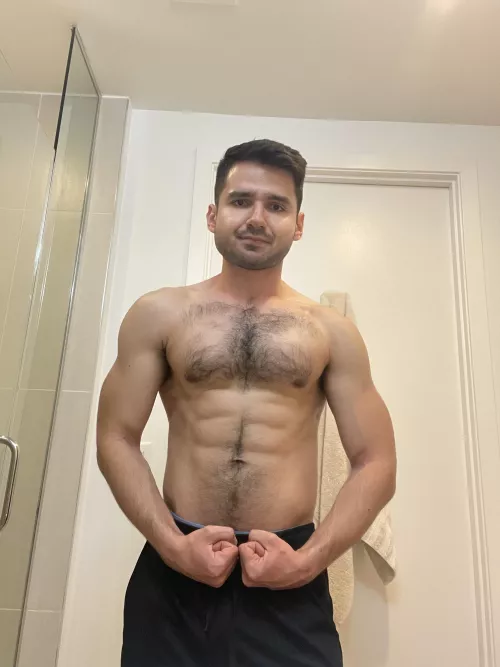 Hey everyone. 25yo, new to this. Nerdy guy who’s also into fitness/working out. Happy to be a part of this community 😊