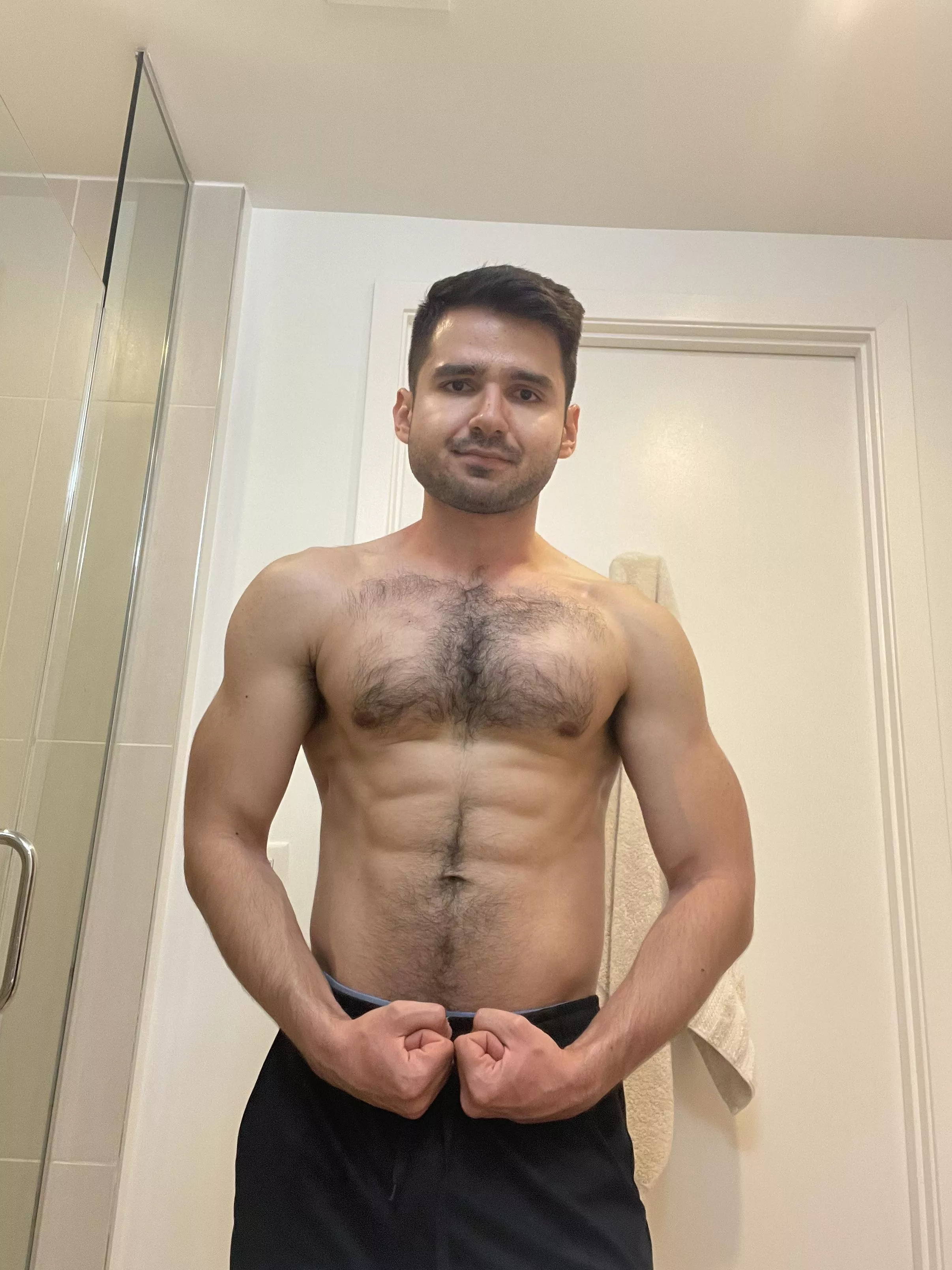 Hey everyone. 25yo, new to this. Nerdy guy who’s also into fitness/working out. Happy to be a part of this community 😊