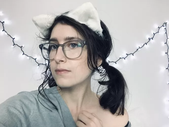 horni 4 catgurls l8 @ nite, aren’t u anon ✧˖°.