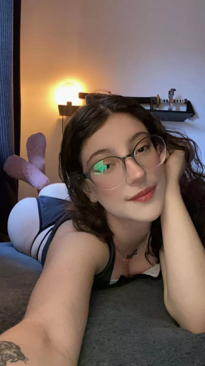 I wonder what do older guys think of a younger girl like me😶