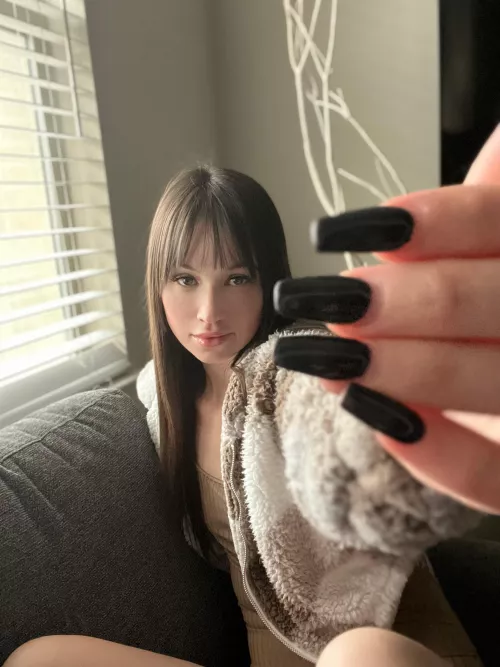 Imagine how these nails would look wrapped around your 🍆