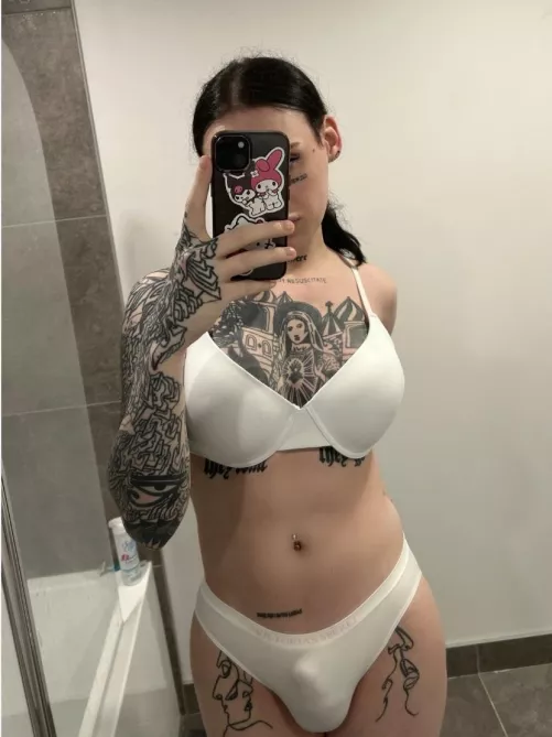 is my bulge big enough for you ? 💘