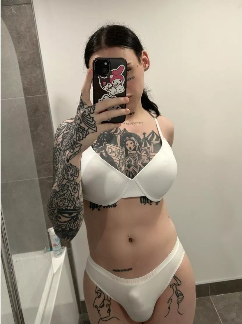 is my bulge big enough for you ? 💘