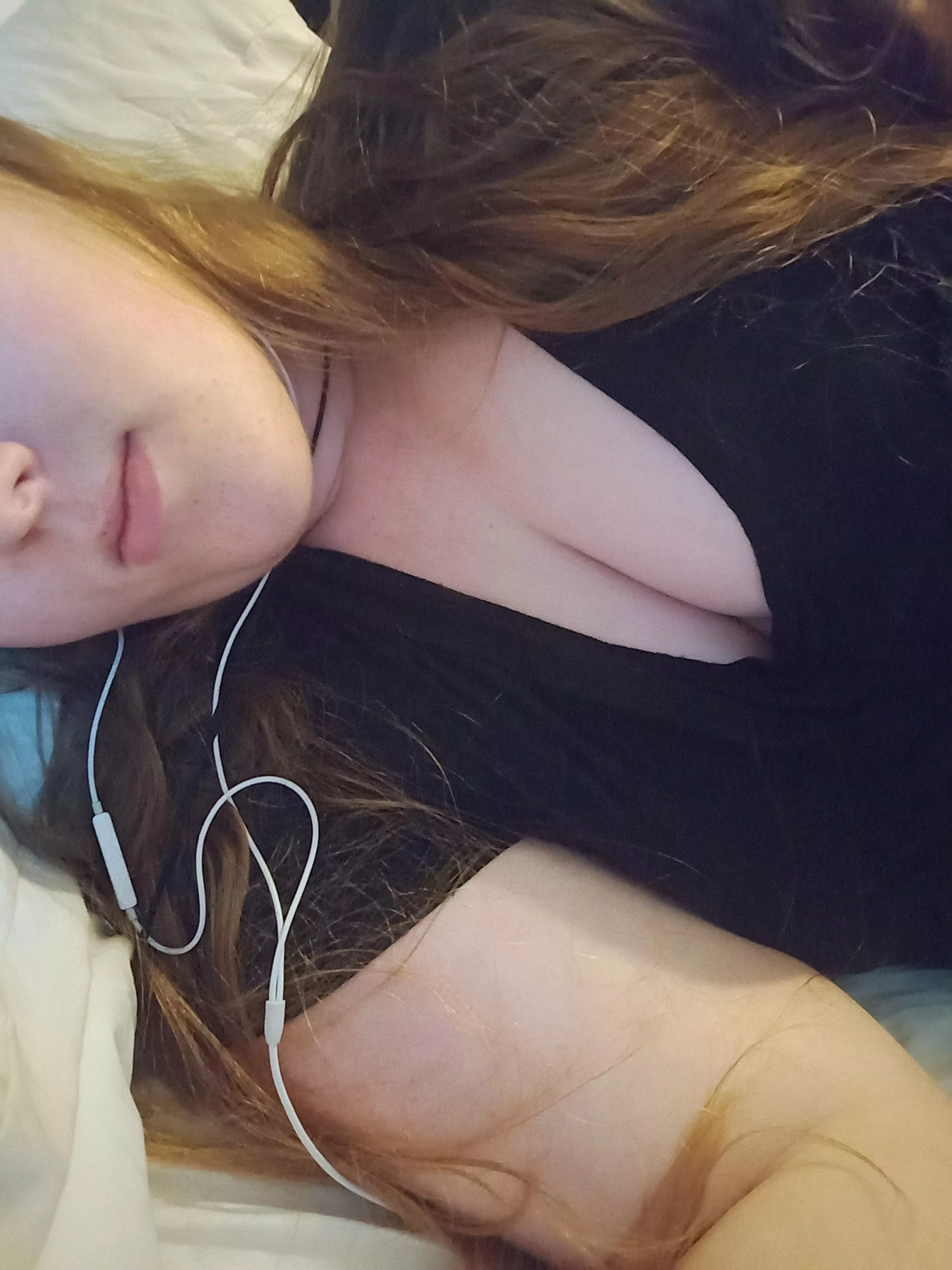 Just having a lazy day in bed 🥰