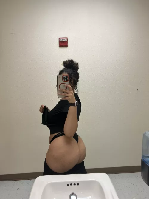 Mid day work booty pic! [F]