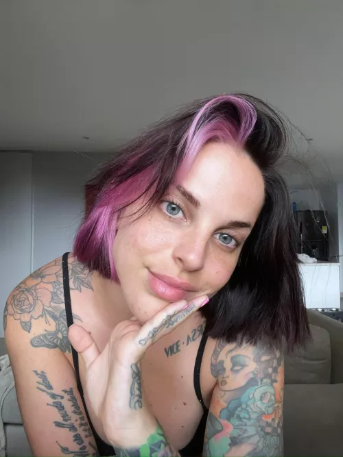 my hair looks pretty cute, doesn't it