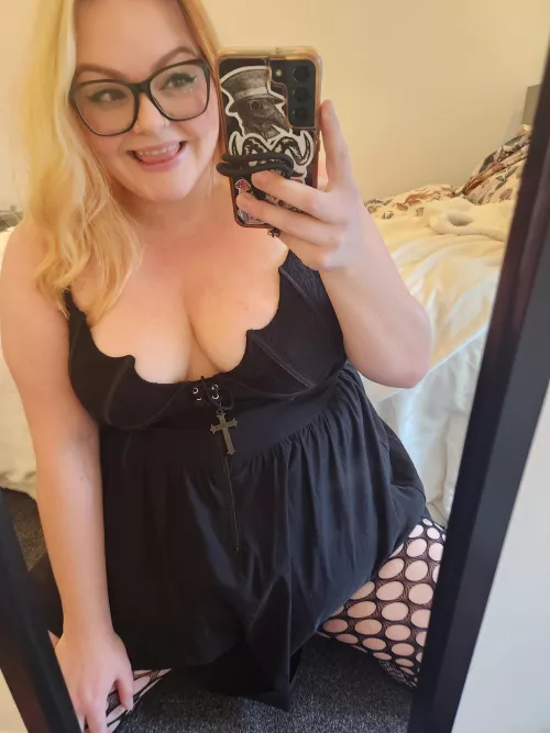 My only plan for this weekend is to find a face or cock to sit on 😈