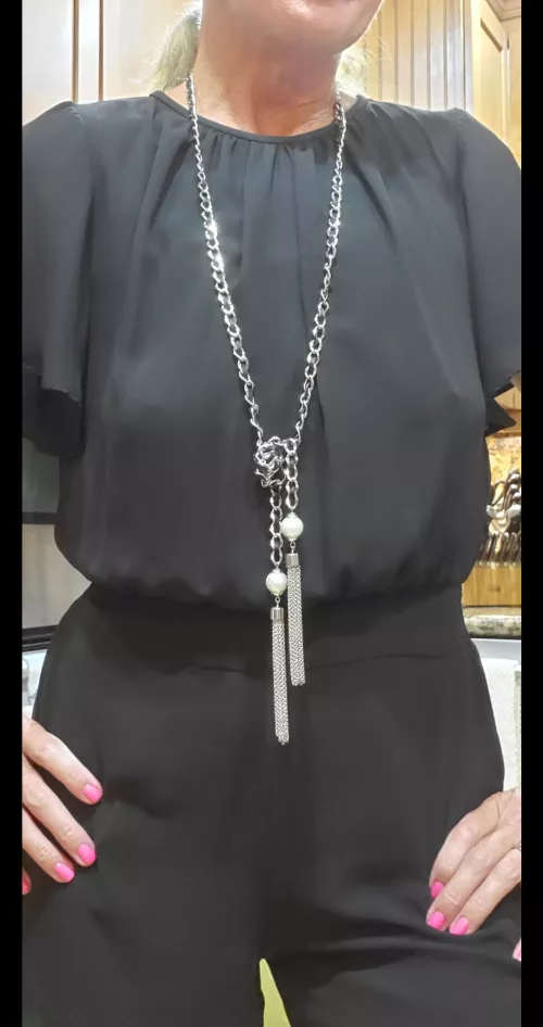 O(f)f for a night out on the town braless of course 🥳