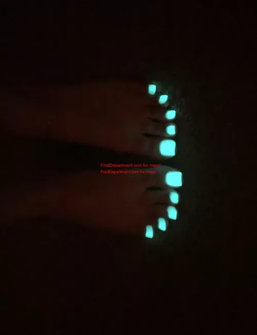 ten toes waiting on you (;