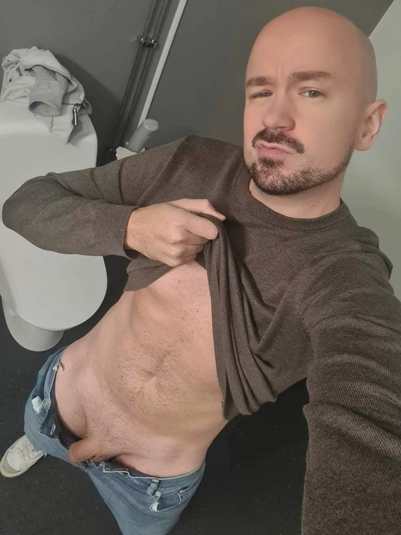 Work toilet selfie 😇😈