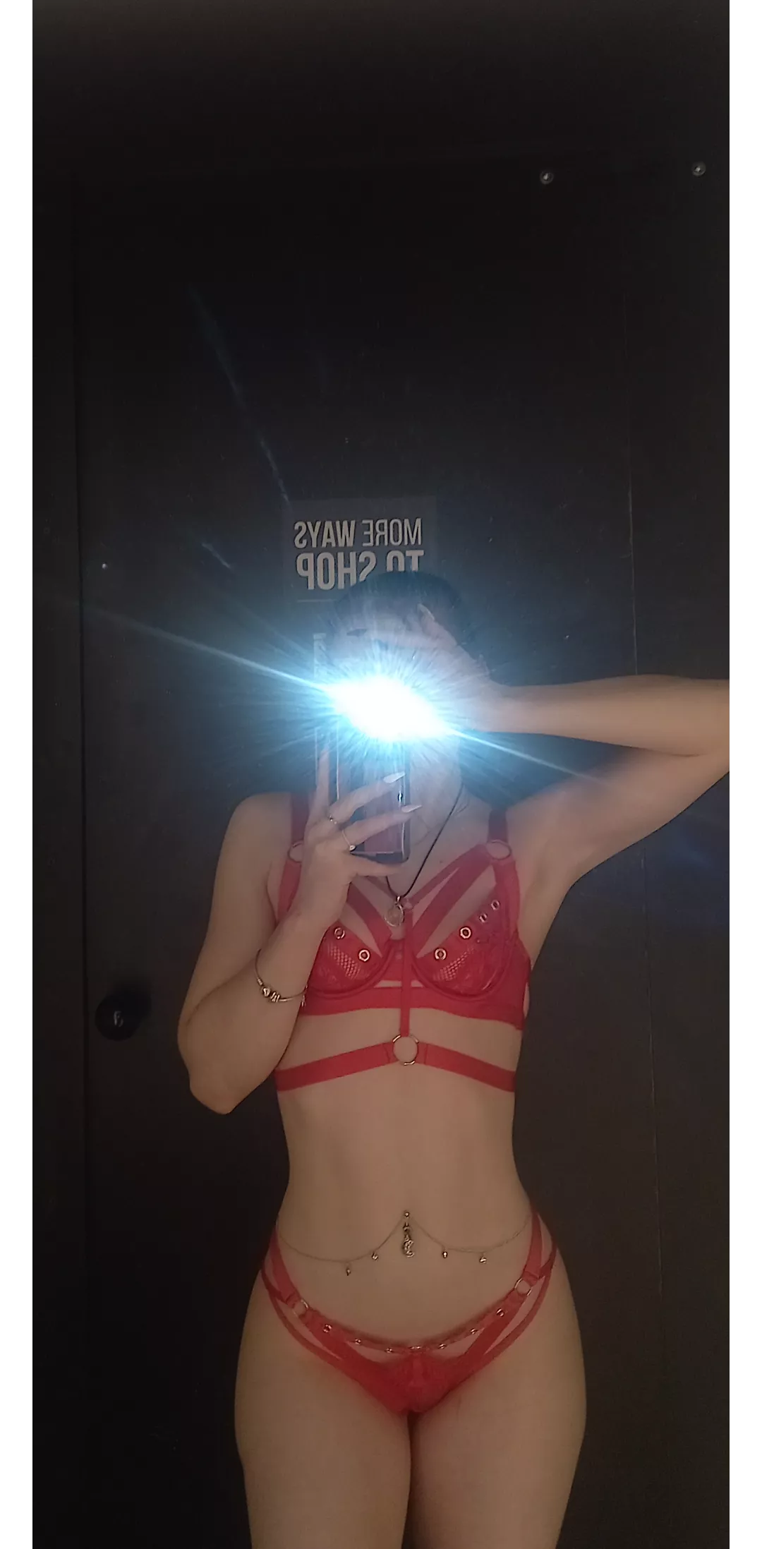 Would u fuck me in the changing rooms ?