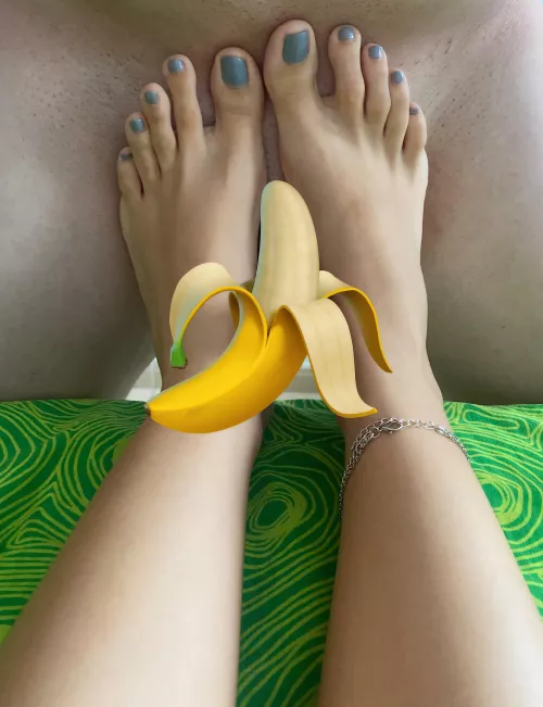 Would you like to see me do a foot job? Are my feet suitable for it?