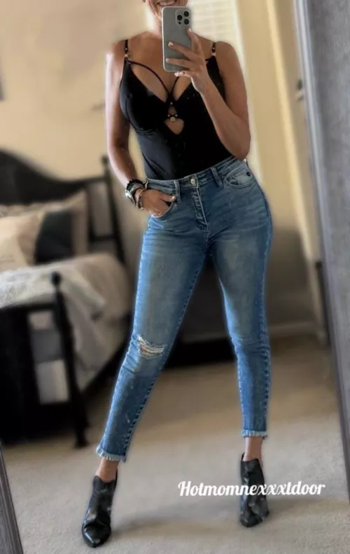 Basic mom date outfit. Can’t wait for the margaritas, tacos and NBA game