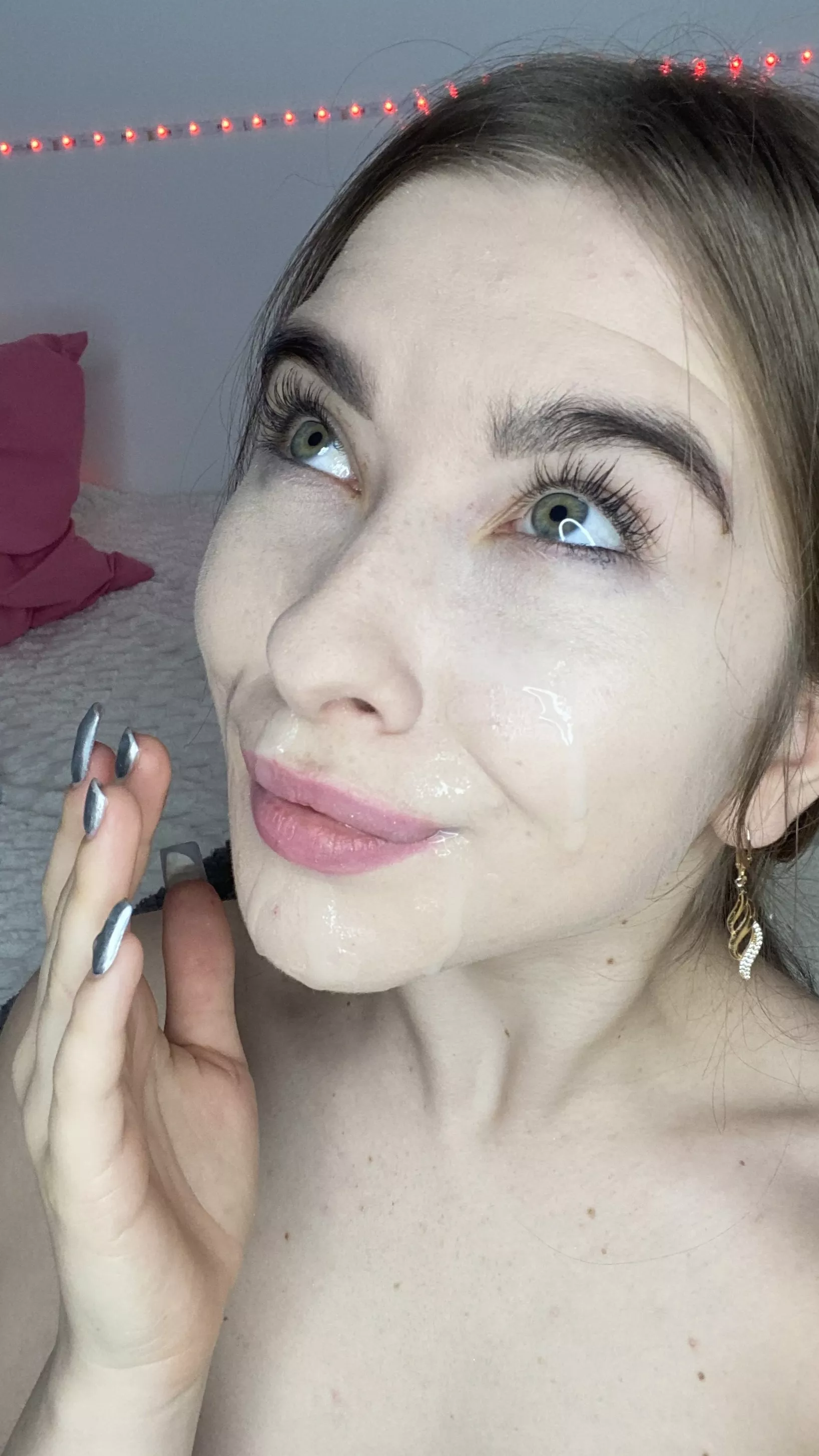 Cum on my face makes me smile