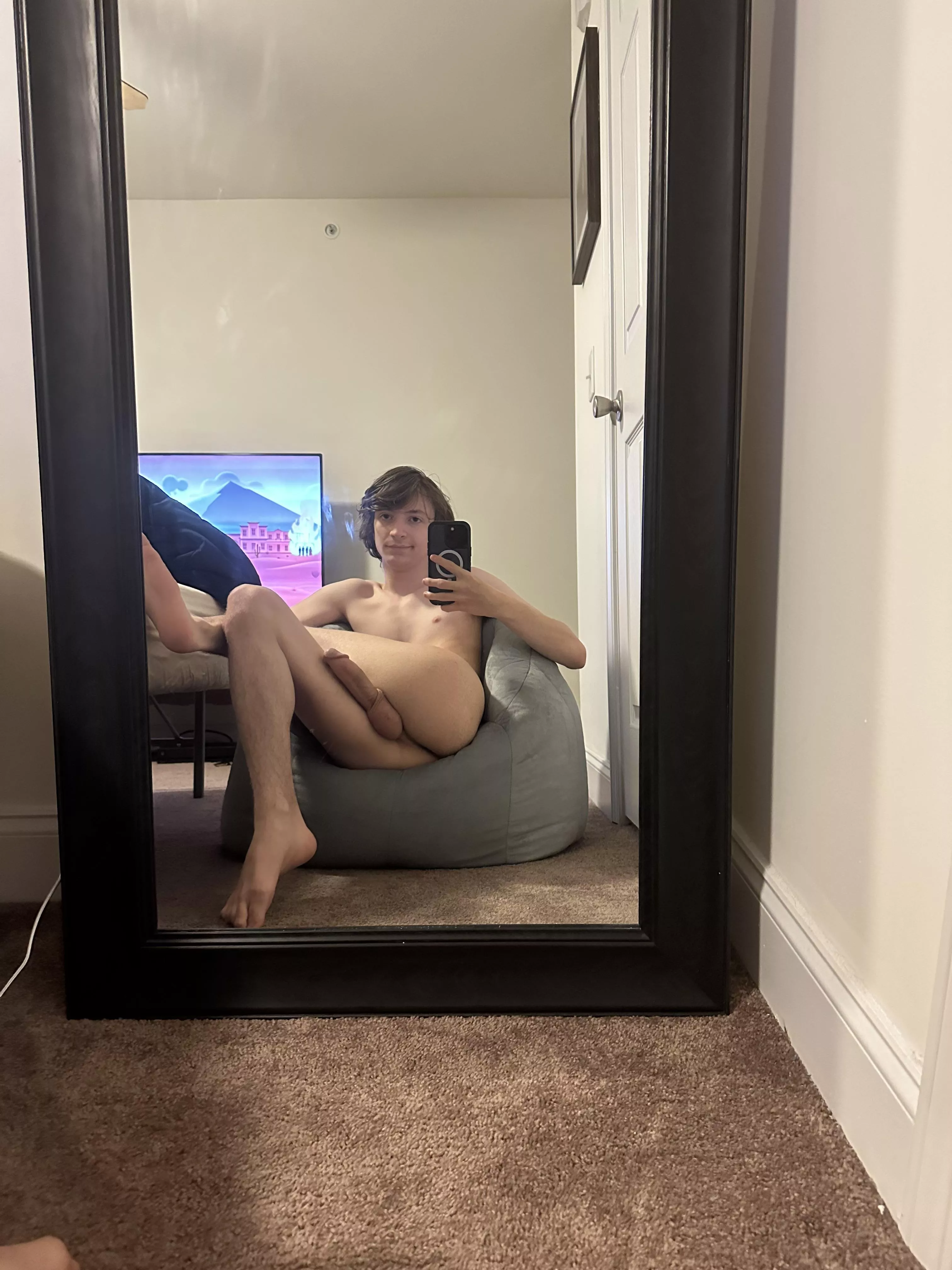 Do you like my new mirror. 🥰