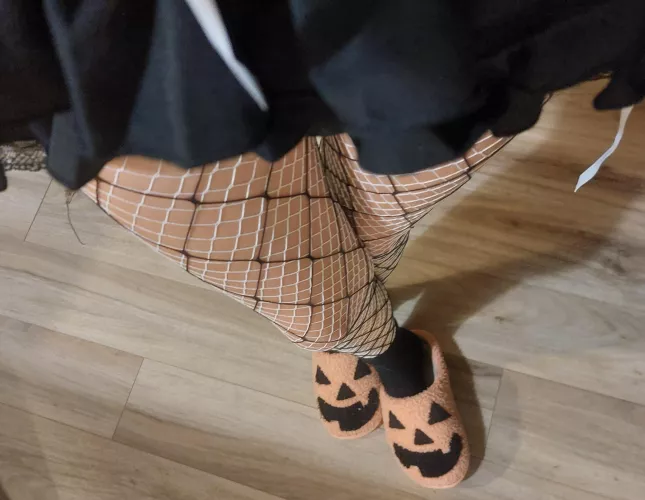 Fishnets layering, do you like it? 🖤