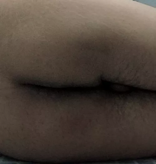 Hello, I'm a 19-year-old boy who likes to show his body. Interested people, send DM