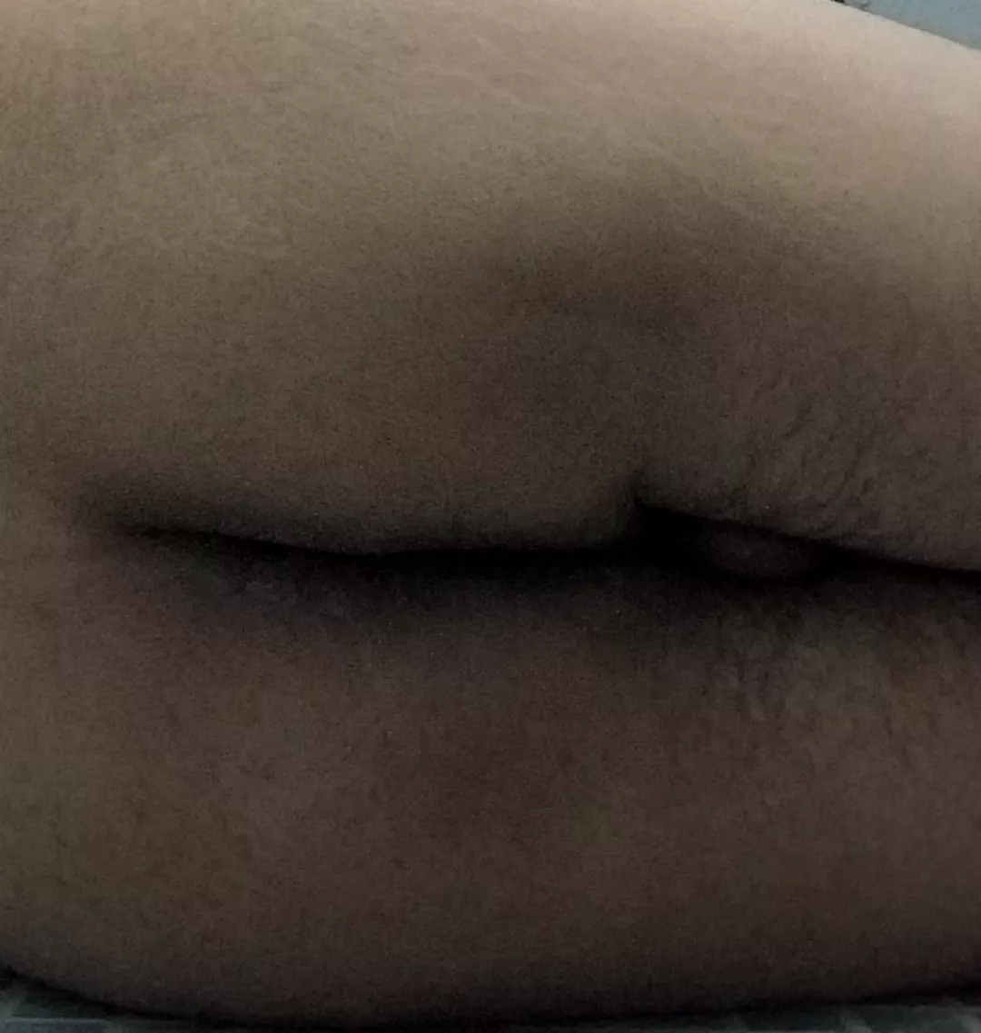 Hello, I'm a 19-year-old boy who likes to show his body. Interested people, send DM