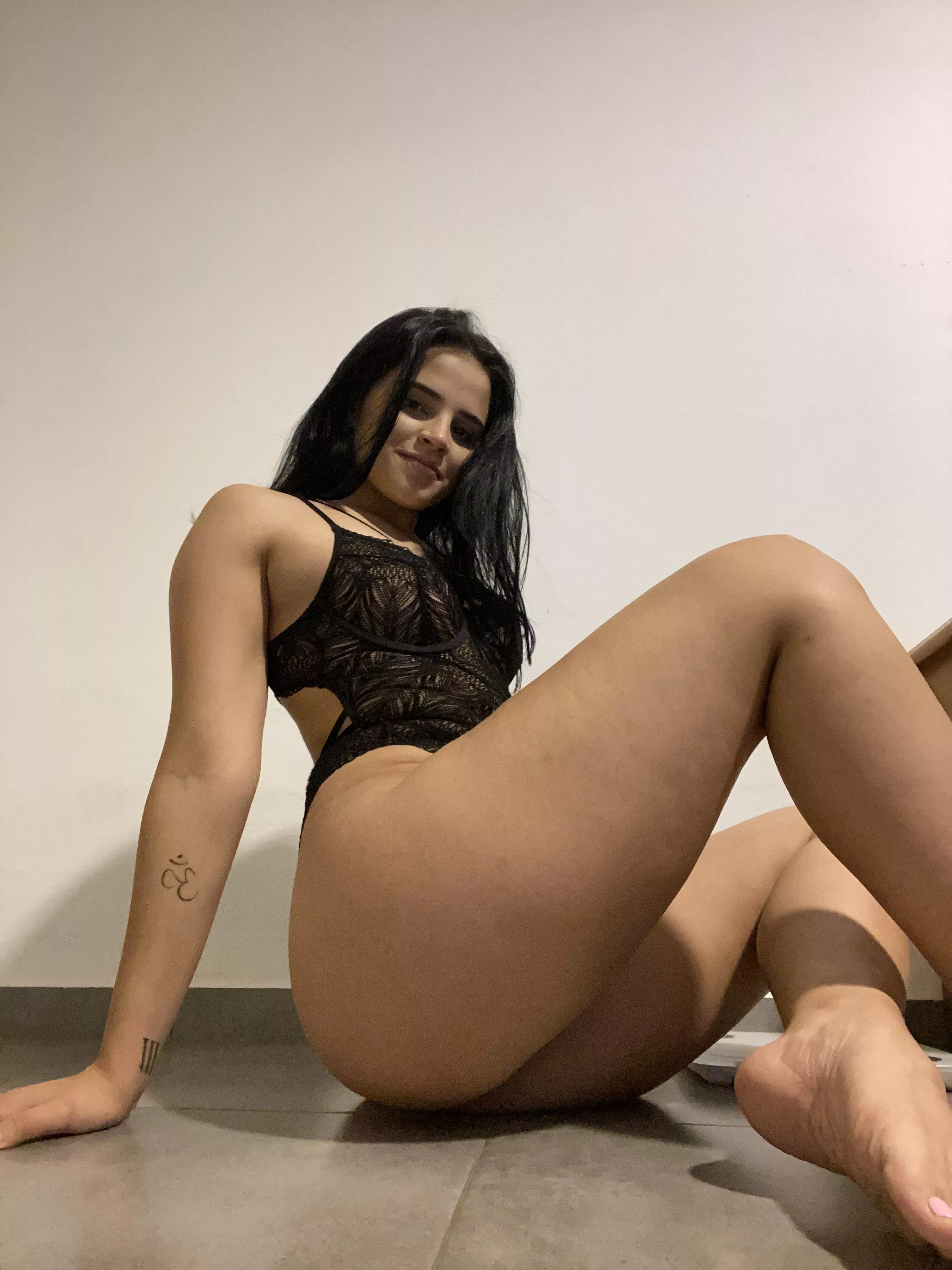 I'll wrap my thicc thighs around your head