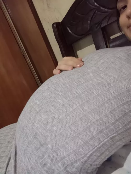 my dress can't support my belly😅🐷