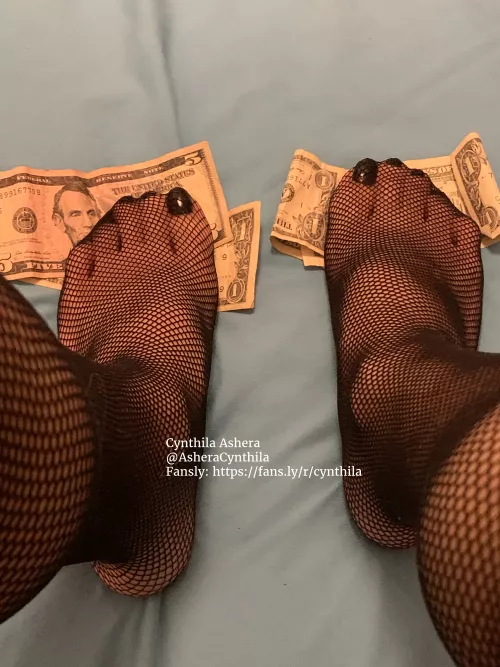 My feet look so good stepping on cash, don't you agree? ♥