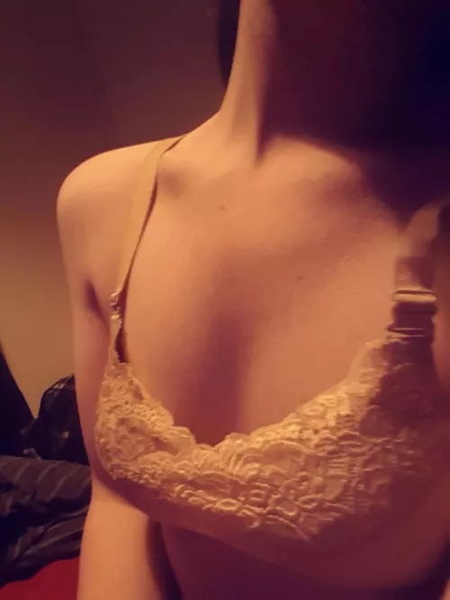 Oh to feel your lips on my neck...