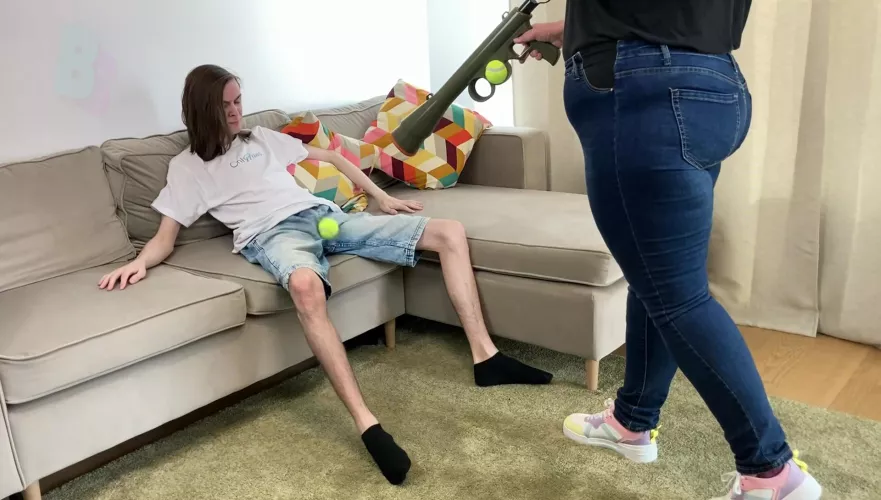 Want to come and play a tournament on his testicles? πΎππ½πββοΈ - Dave Moon - Jennifer - BrutalBusting (ballbusting)