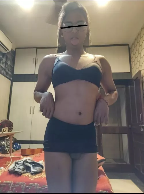 What would you do with a brat like me if I was in your bedroom? 👅🍒