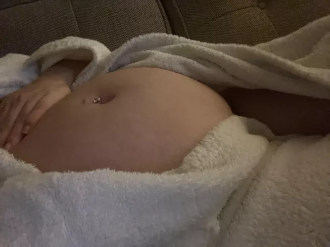 When a big dinner makes you look 6 months pregnant 🫣