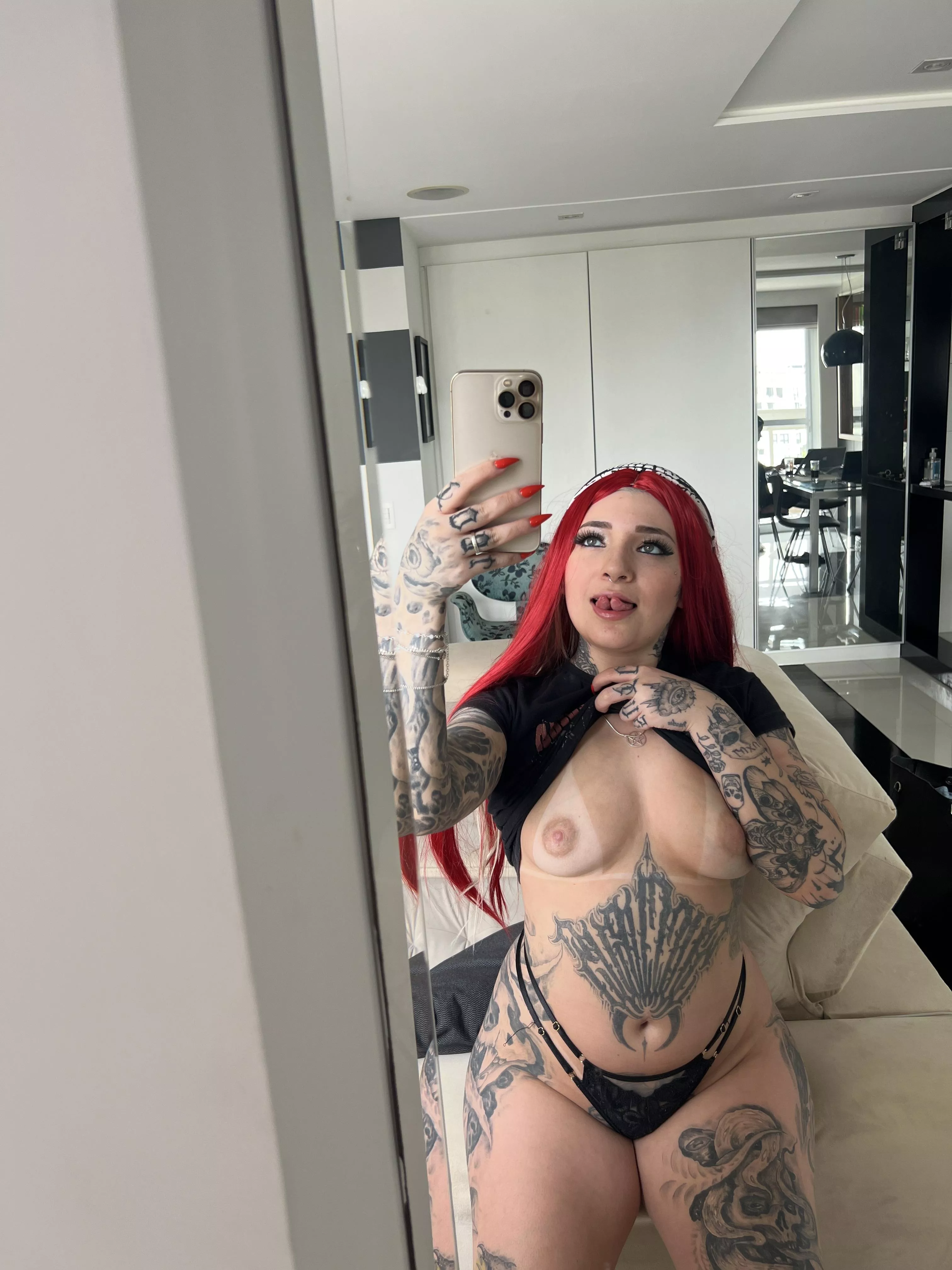 Would you date a goth girl like me ?