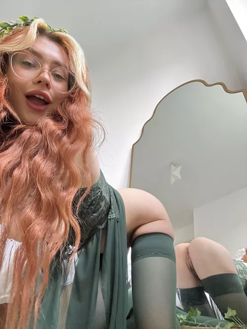 wyd if you walk in on me midway through playing dress up..? ;)