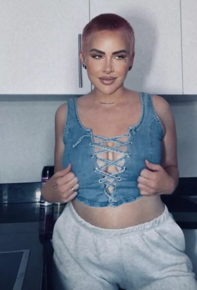 you guys love my pink buzzcut?