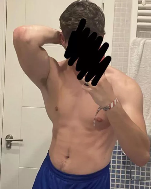 18. Looking 4 hungs @brostone190