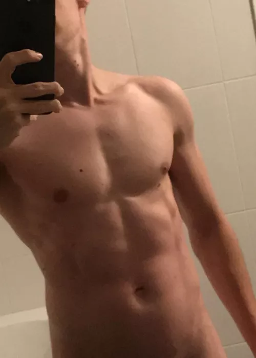 18 new here! Here my second pic! Still need coaching on how to show off 🥹😂