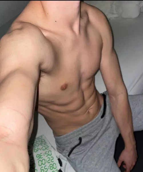 21 fit hung looking for similar guys to jerk with @coolboyy12345 send pic for reply. Hot guys only